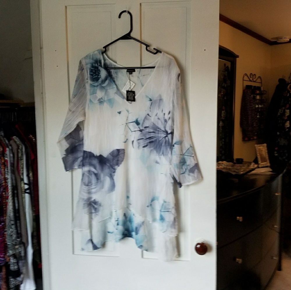 Komarov White w/Blue Flowerd Print